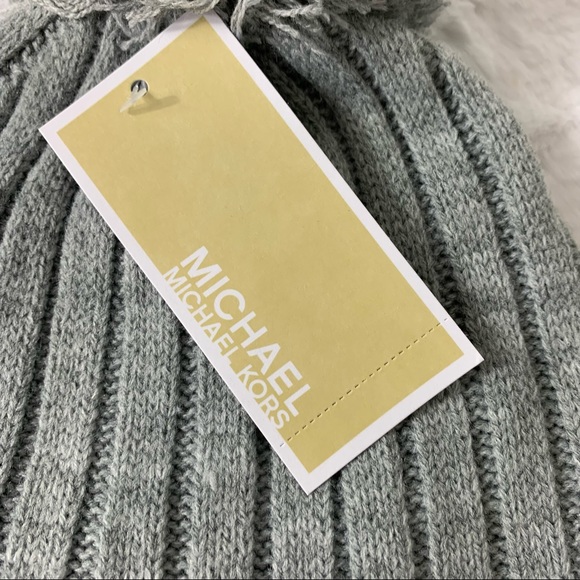 Michael Kors Beanie with Pom Gray with Metal Logo One Size NEW - Picture 7 of 7